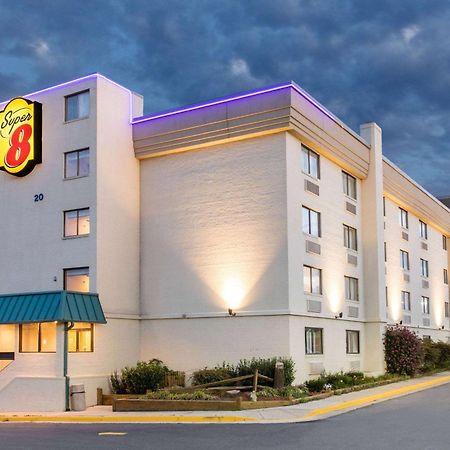 Hotel Super 8 By Wyndham Frederick Esterno foto
