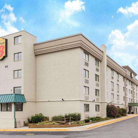 Hotel Super 8 By Wyndham Frederick Esterno foto