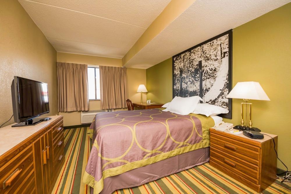 Hotel Super 8 By Wyndham Frederick Esterno foto