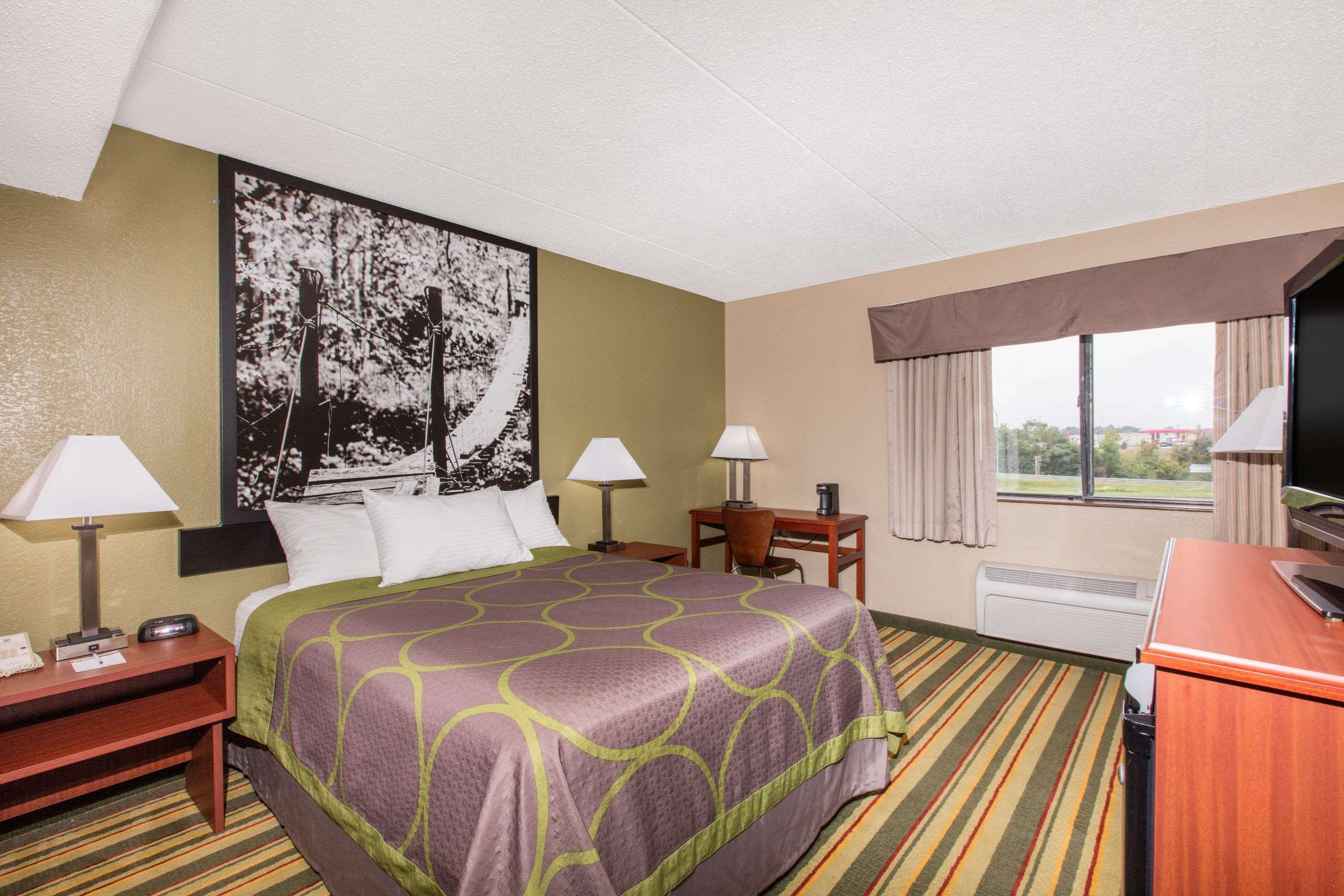 Hotel Super 8 By Wyndham Frederick Esterno foto