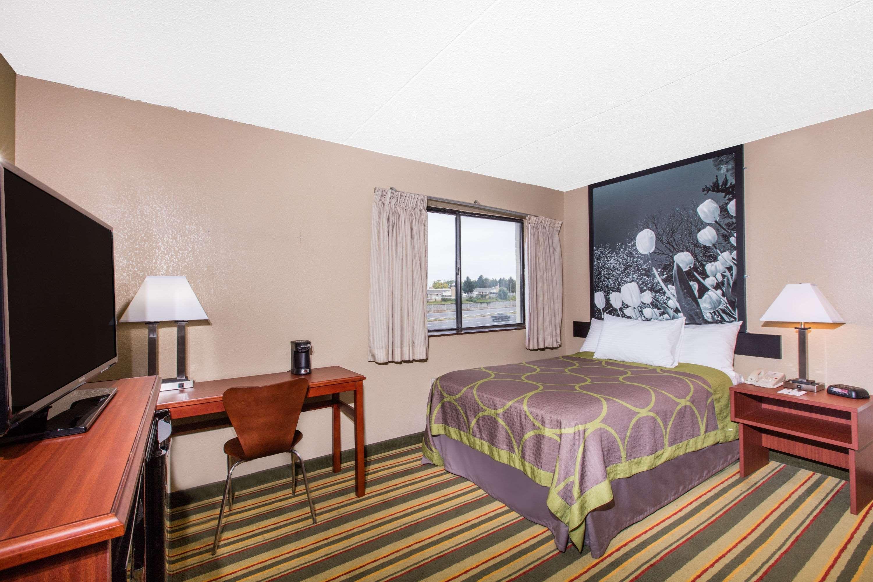Hotel Super 8 By Wyndham Frederick Esterno foto
