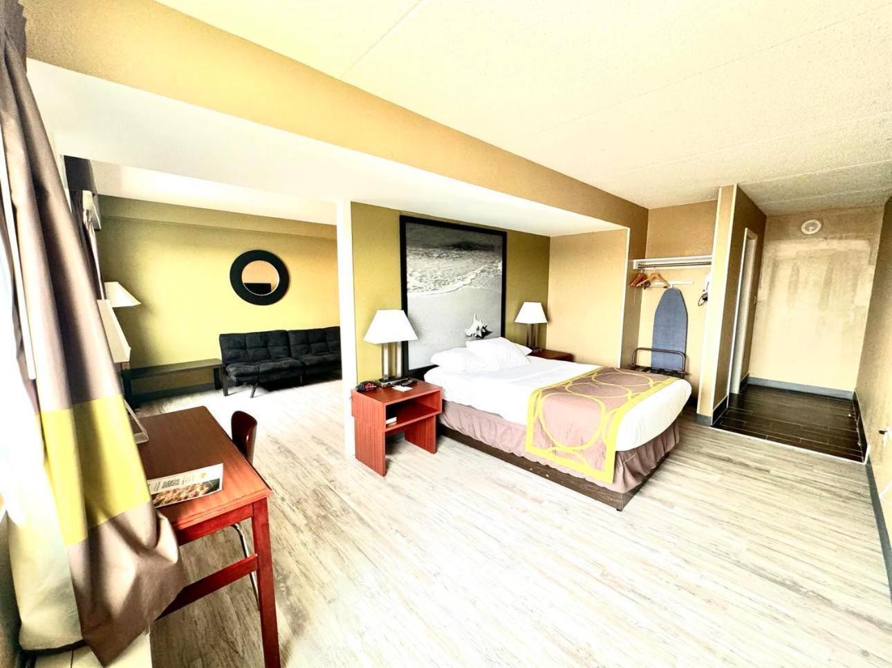 Hotel Super 8 By Wyndham Frederick Esterno foto