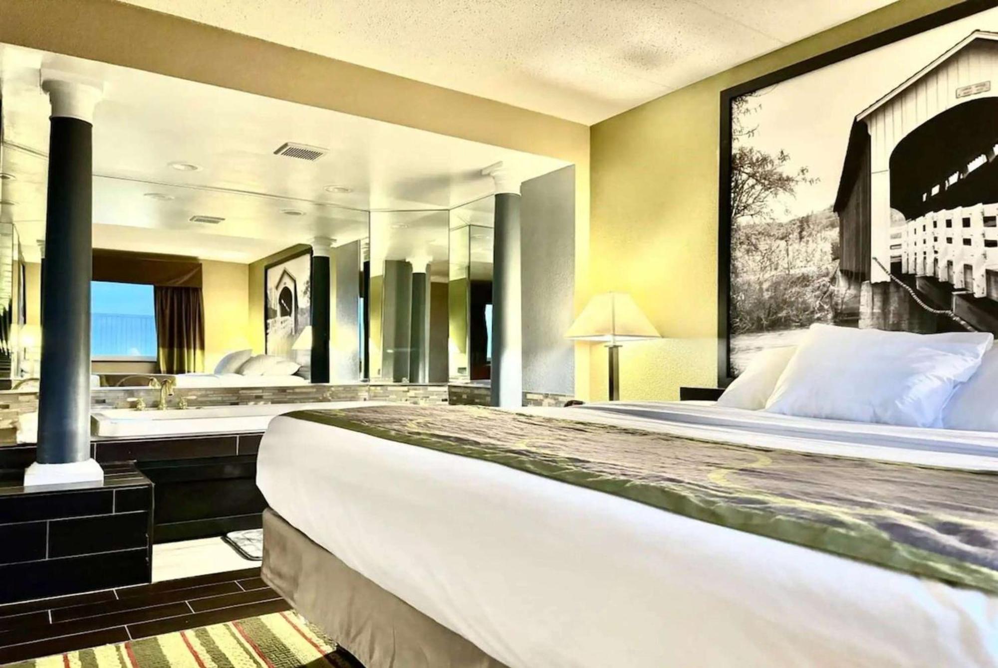 Hotel Super 8 By Wyndham Frederick Esterno foto