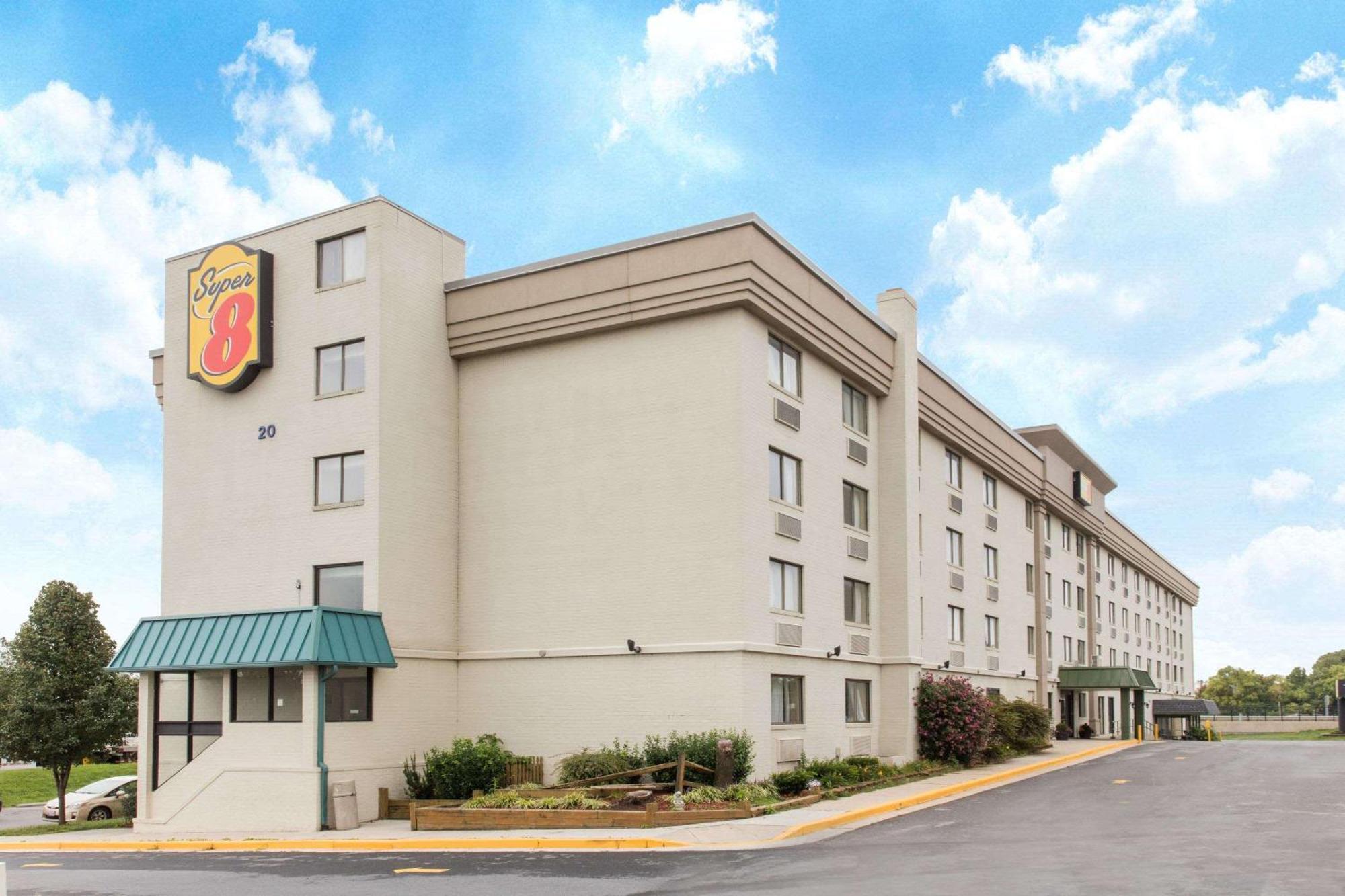 Hotel Super 8 By Wyndham Frederick Esterno foto
