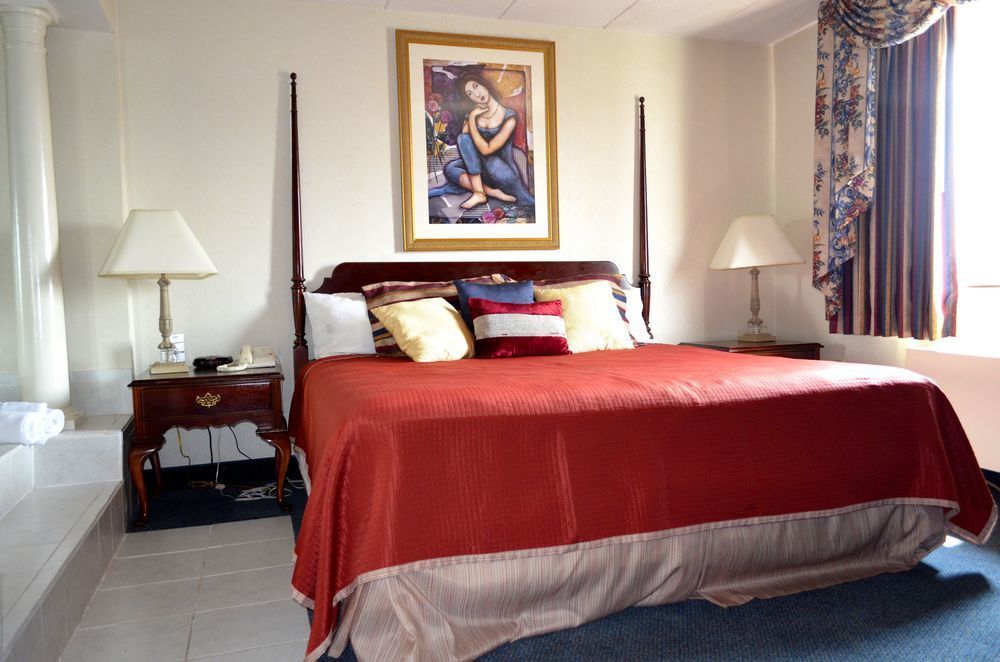 Hotel Super 8 By Wyndham Frederick Esterno foto