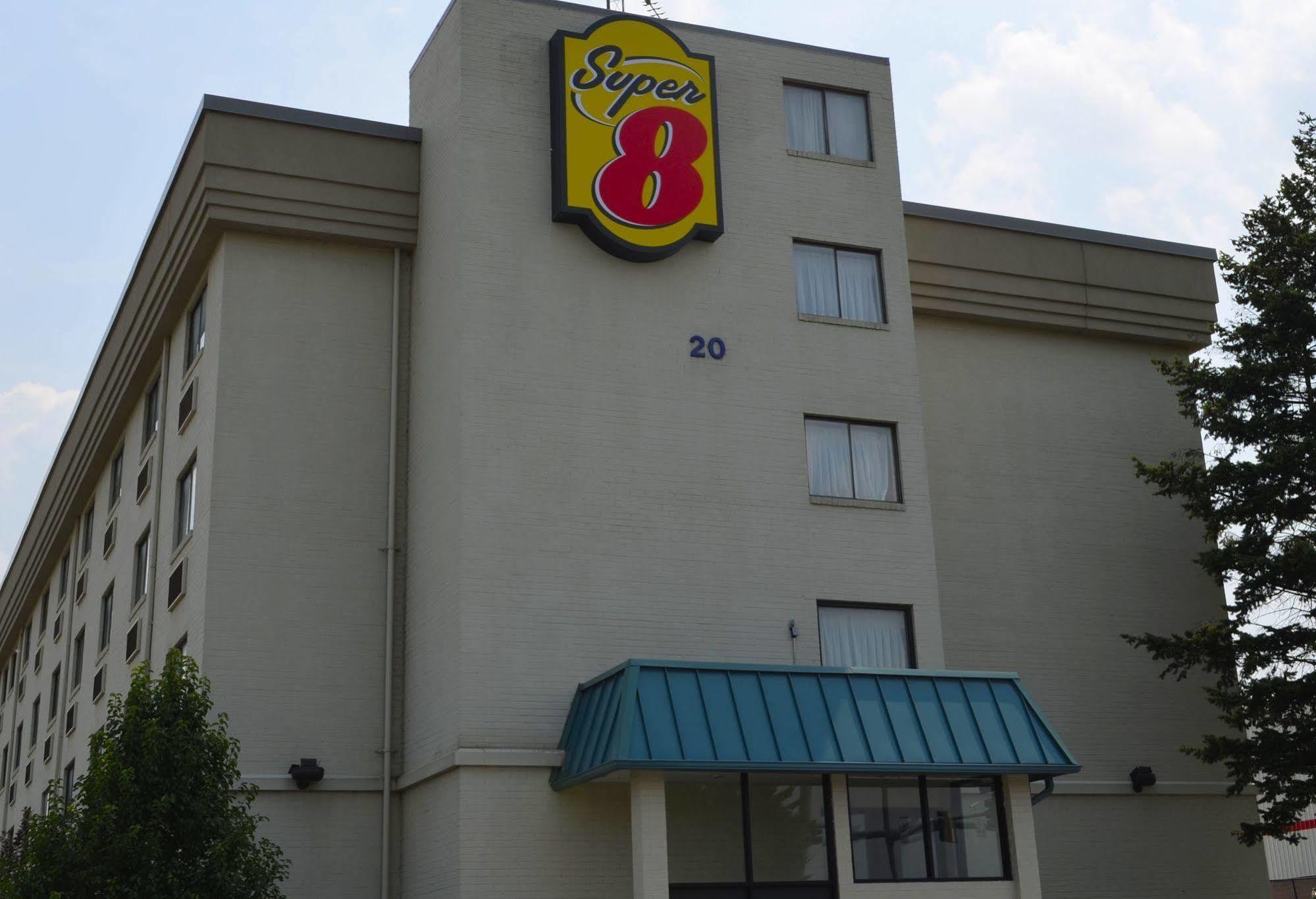 Hotel Super 8 By Wyndham Frederick Esterno foto