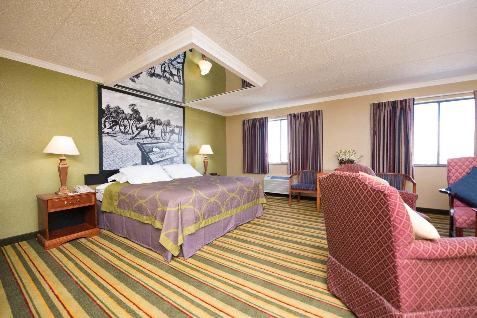 Hotel Super 8 By Wyndham Frederick Esterno foto