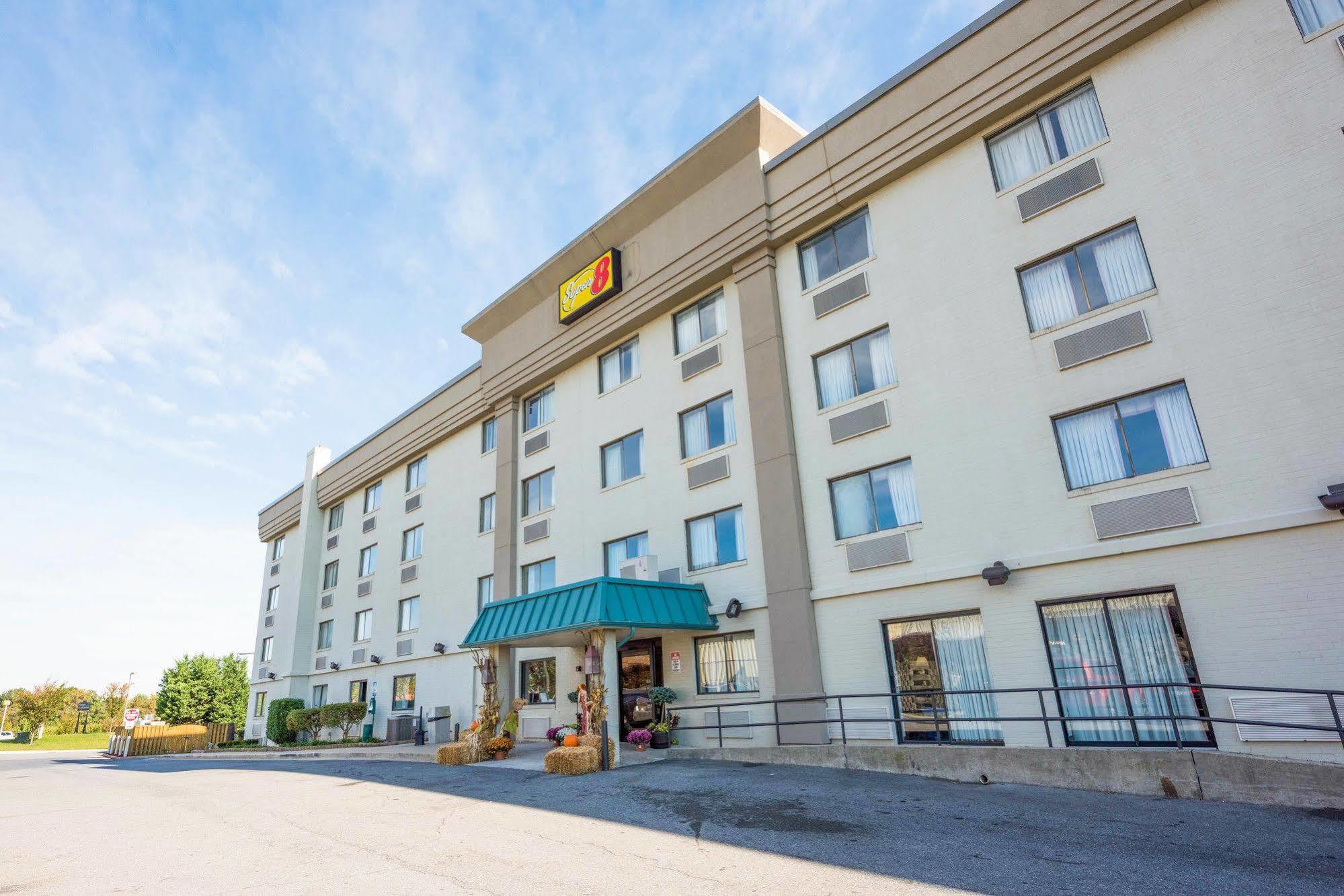 Hotel Super 8 By Wyndham Frederick Esterno foto