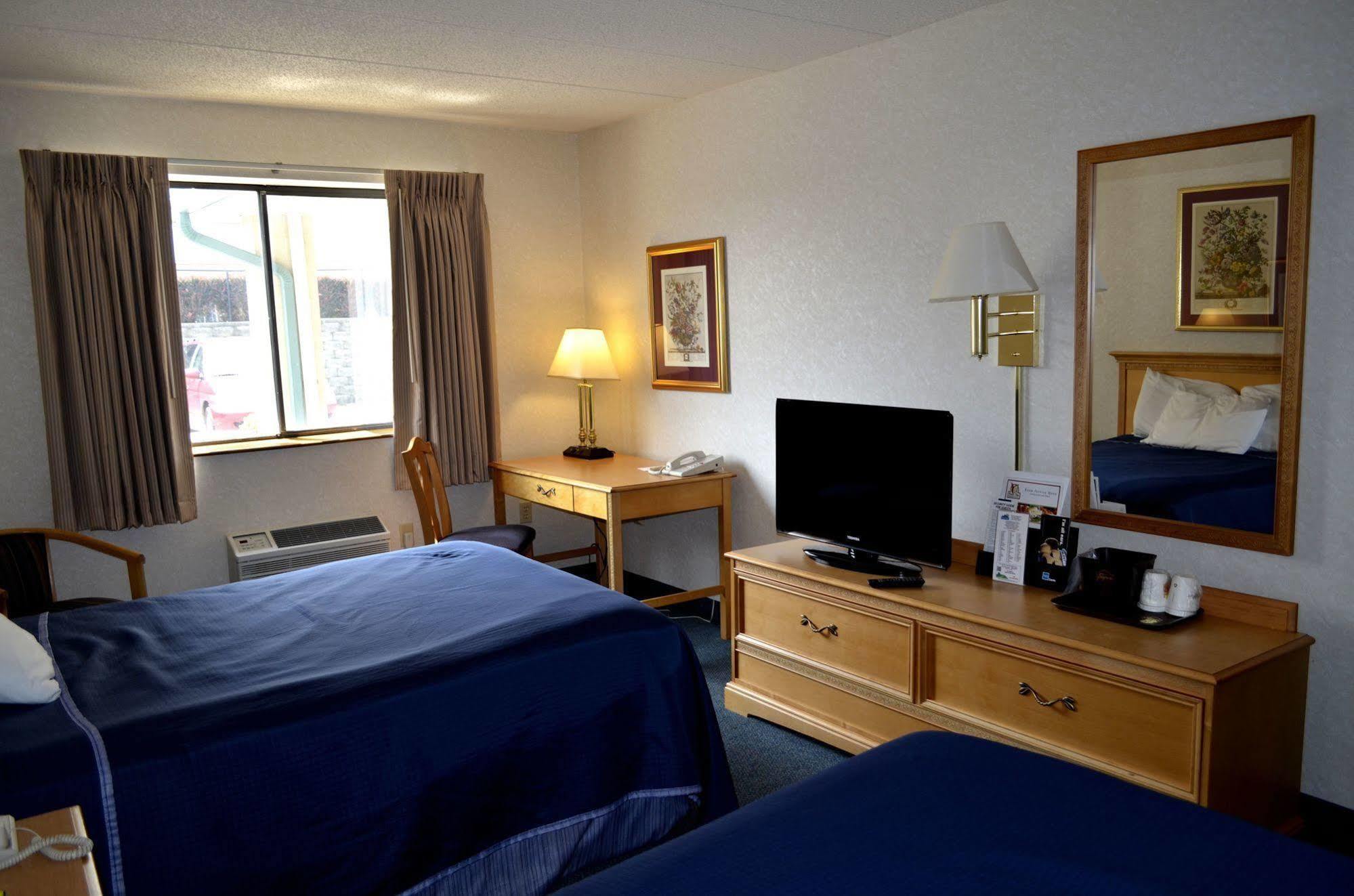 Hotel Super 8 By Wyndham Frederick Esterno foto