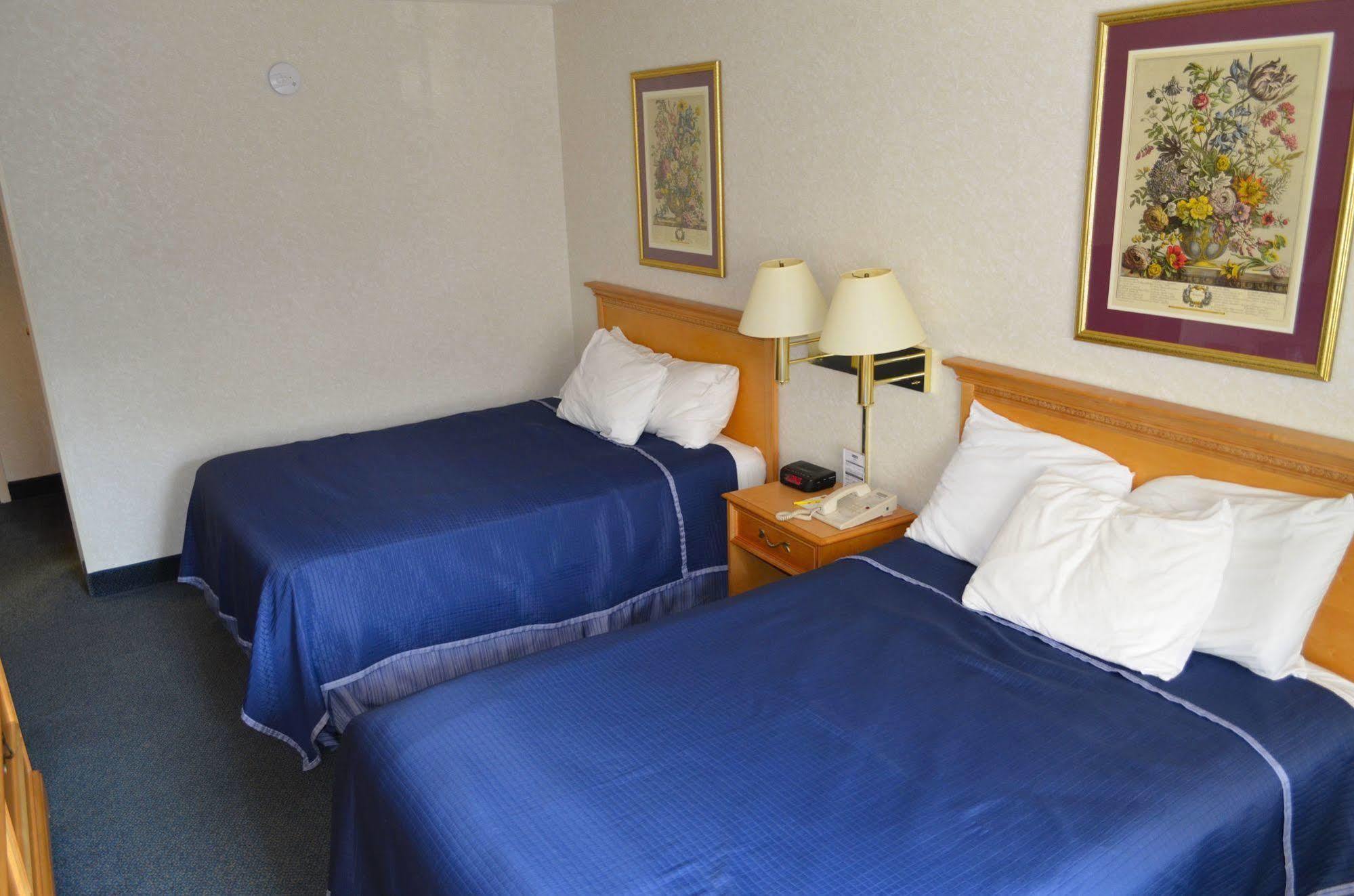 Hotel Super 8 By Wyndham Frederick Esterno foto