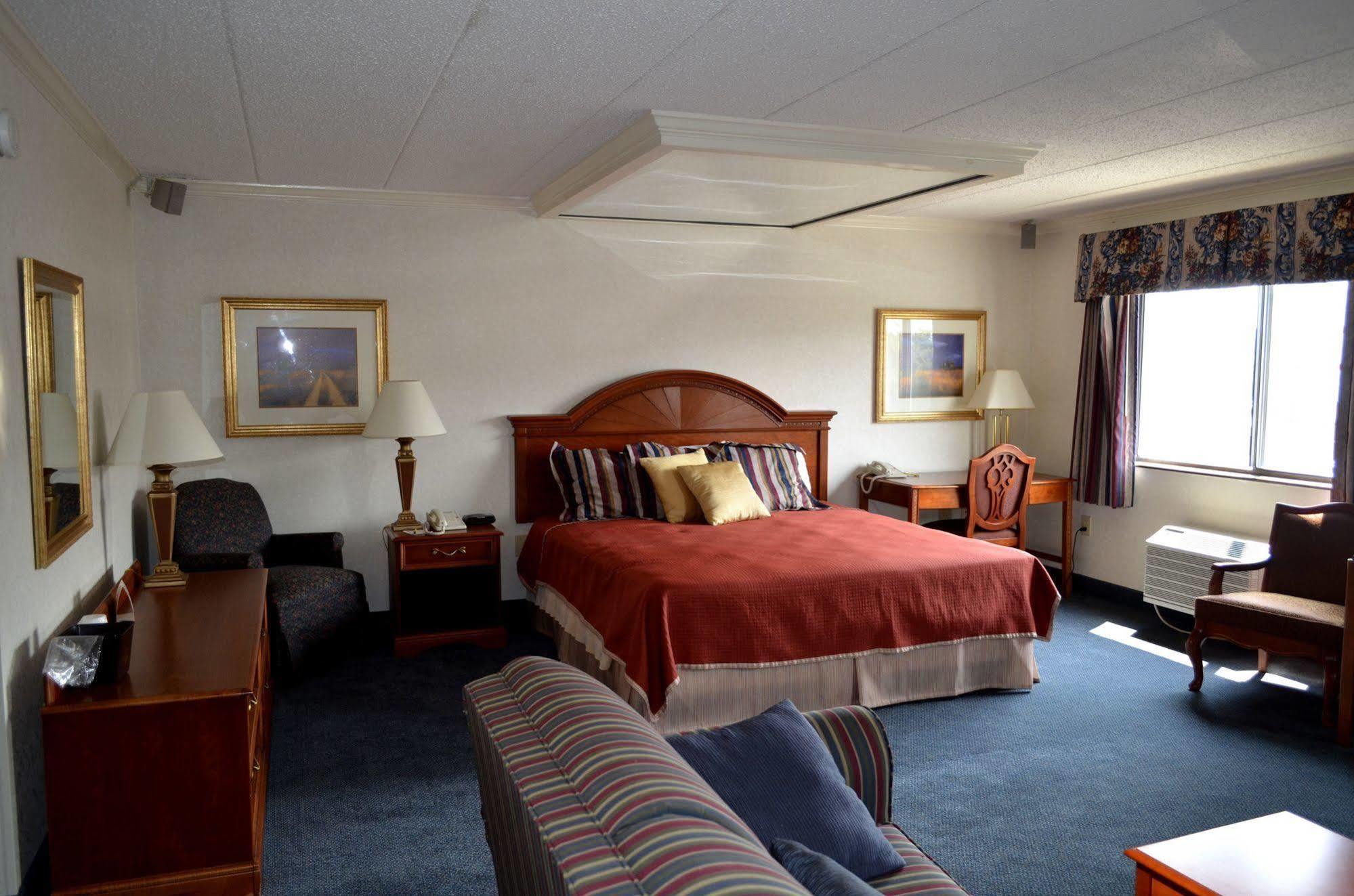 Hotel Super 8 By Wyndham Frederick Esterno foto